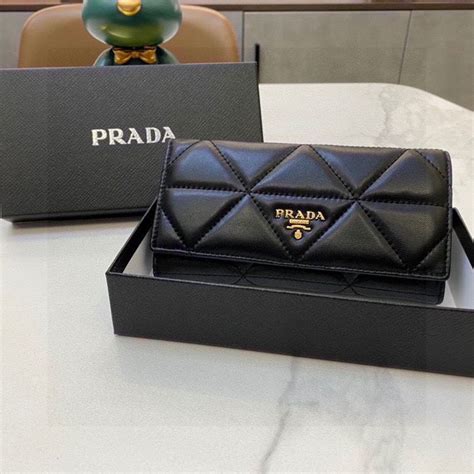 Купить клатч женский Prada в Санкт.